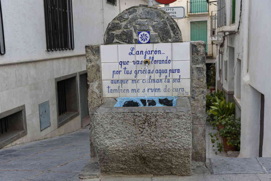 Granada - la Alpujarra 058 - Lanjarón - fuente.jpg